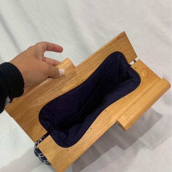 WOMAN’S canvas/wood clutch purse. Mediterranean style. New condition. Navy/white - Picture 3 of 8